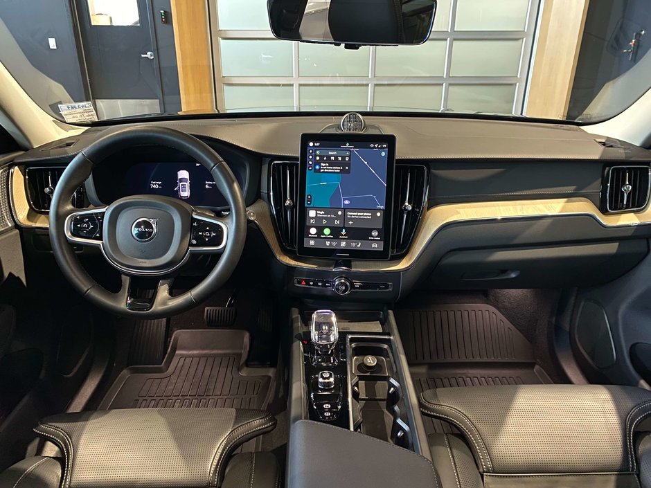 2026 Volvo XC60 Plug-In Hybrid T8 AWD Ultra Dark Theme-9