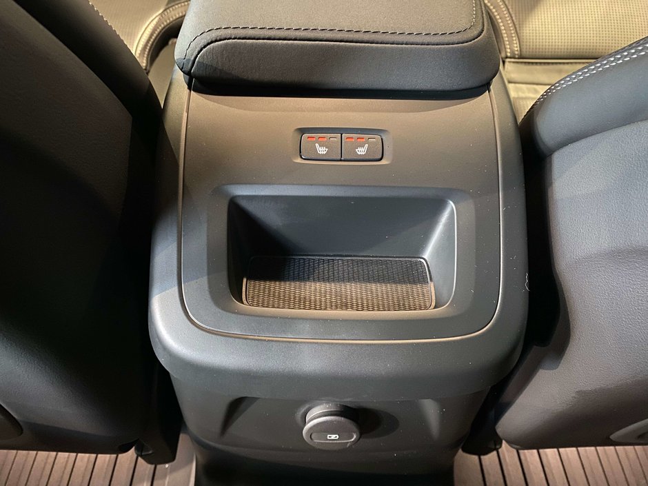 2026 Volvo XC60 Plug-In Hybrid T8 AWD Ultra Dark Theme-18