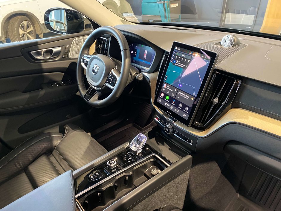 2026 Volvo XC60 Plug-In Hybrid T8 AWD Ultra Dark Theme-24
