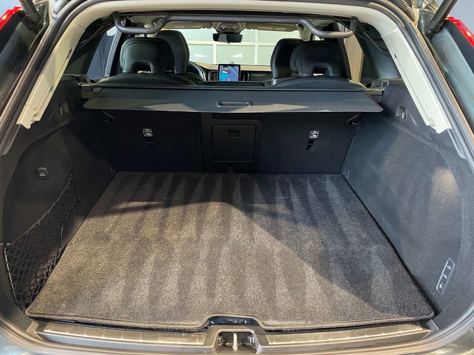 2026 Volvo XC60 Plug-In Hybrid T8 AWD Ultra Dark Theme-19