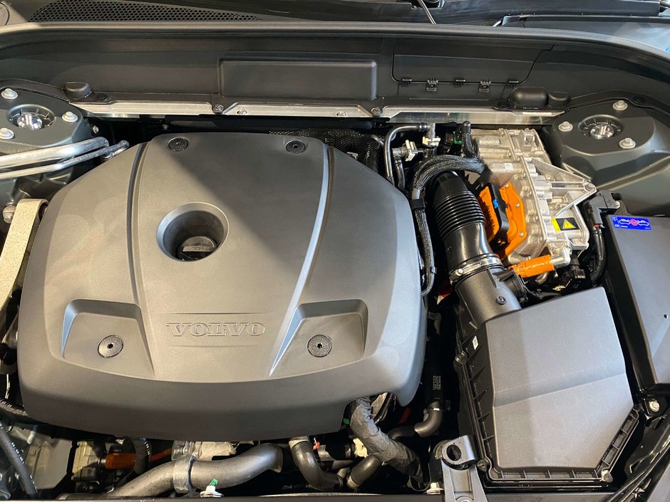 2026 Volvo XC60 Plug-In Hybrid T8 AWD Ultra Dark Theme-26