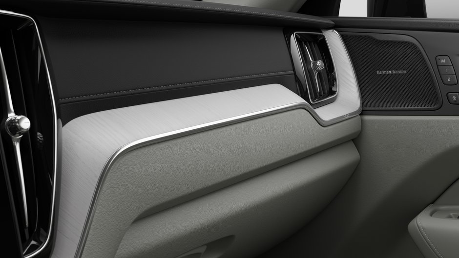 2027 Volvo XC60 Plug-In Hybrid Ultra Dark Theme-8
