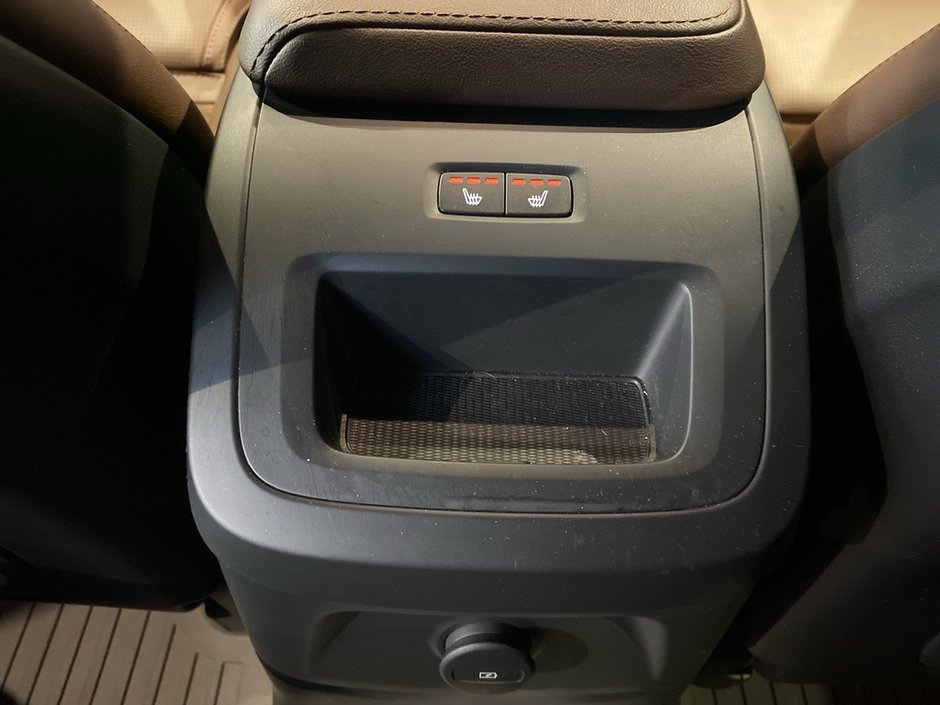 2024 Volvo XC60 Recharge T8 eAWD PHEV Ultimate Dark Theme-18