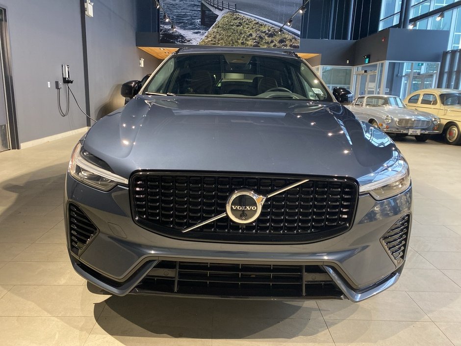 2024 Volvo XC60 Recharge T8 eAWD PHEV Ultimate Dark Theme-7
