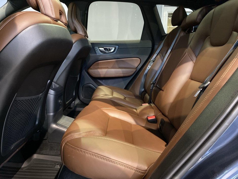 2024 Volvo XC60 Recharge T8 eAWD PHEV Ultimate Dark Theme-17