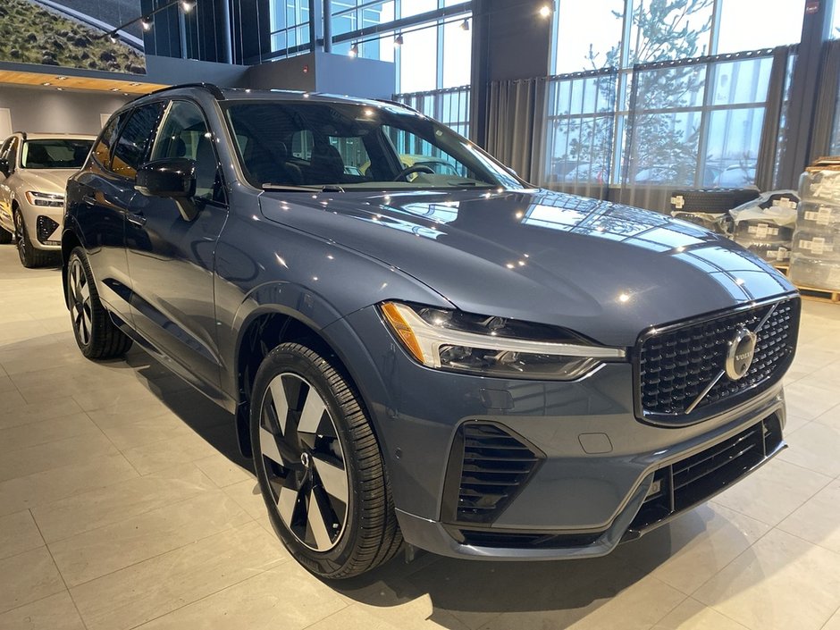 2024 Volvo XC60 Recharge T8 eAWD PHEV Ultimate Dark Theme-6