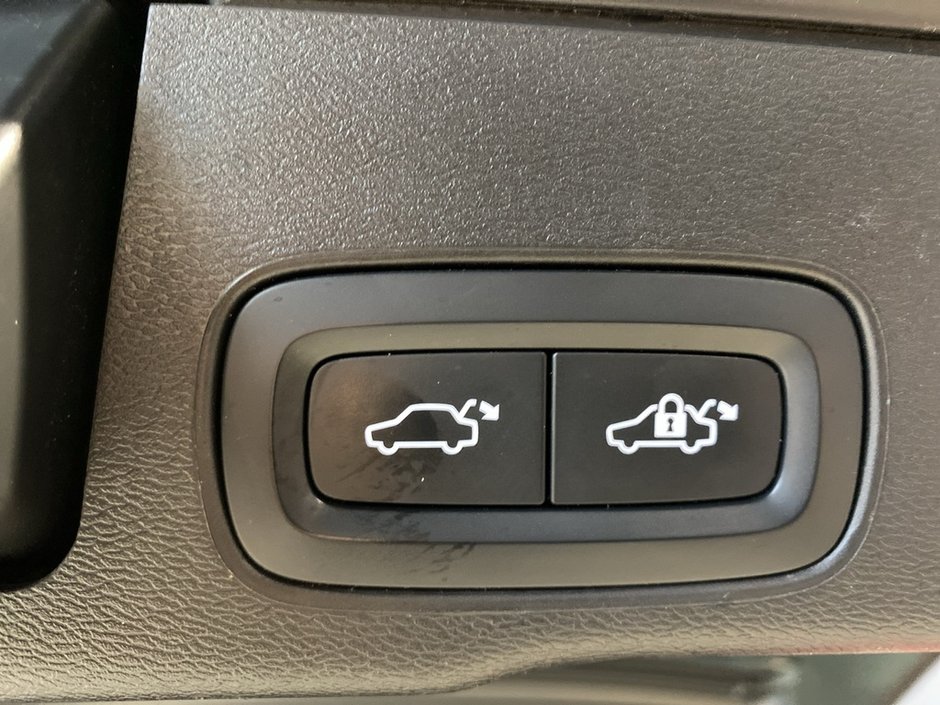 2024 Volvo XC60 Recharge T8 eAWD PHEV Ultimate Dark Theme-20