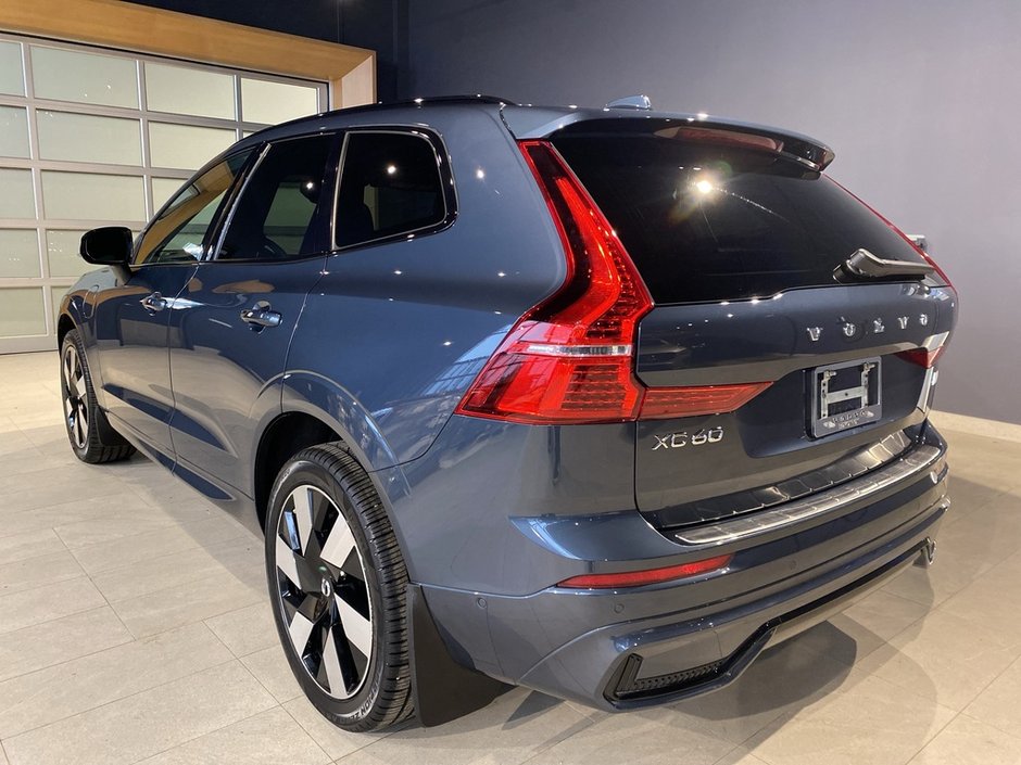 2024 Volvo XC60 Recharge T8 eAWD PHEV Ultimate Dark Theme-2