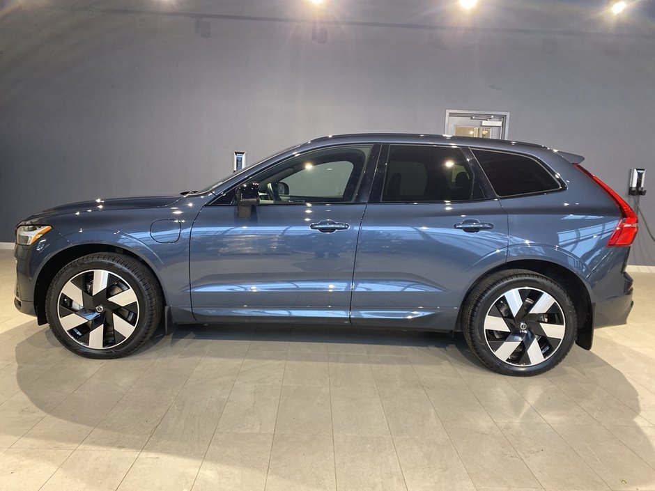 2024 Volvo XC60 Recharge T8 eAWD PHEV Ultimate Dark Theme-1