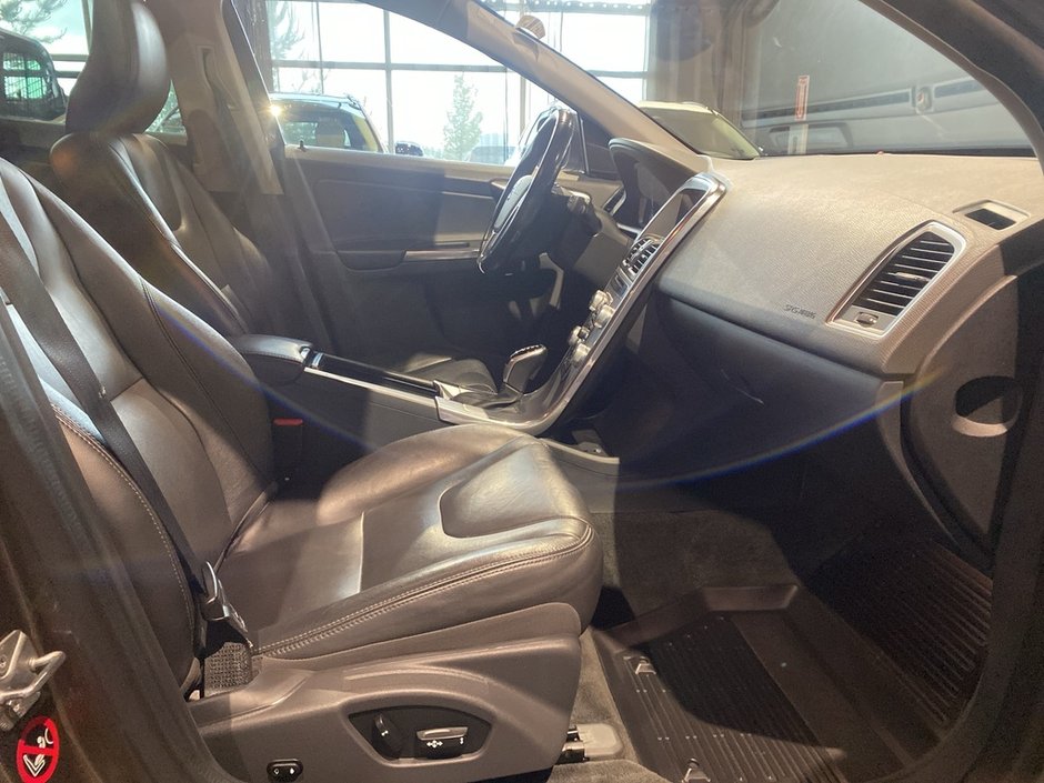 2017 Volvo XC60 T6 Drive-E AWD Premier-23