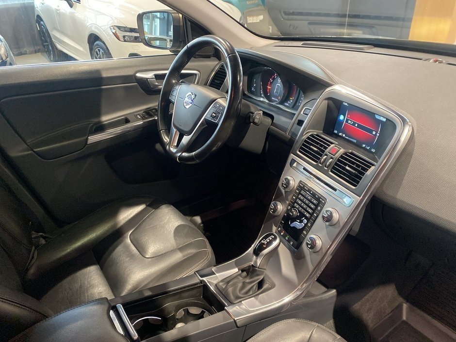 2017 Volvo XC60 T6 Drive-E AWD Premier-24