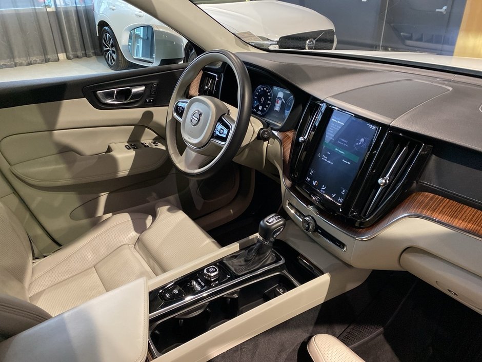 2019 Volvo XC60 T6 AWD Inscription-24