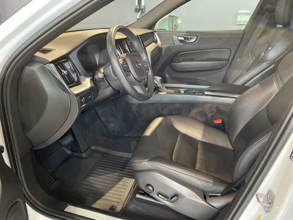 2019 Volvo XC60 T6 AWD Momentum-8