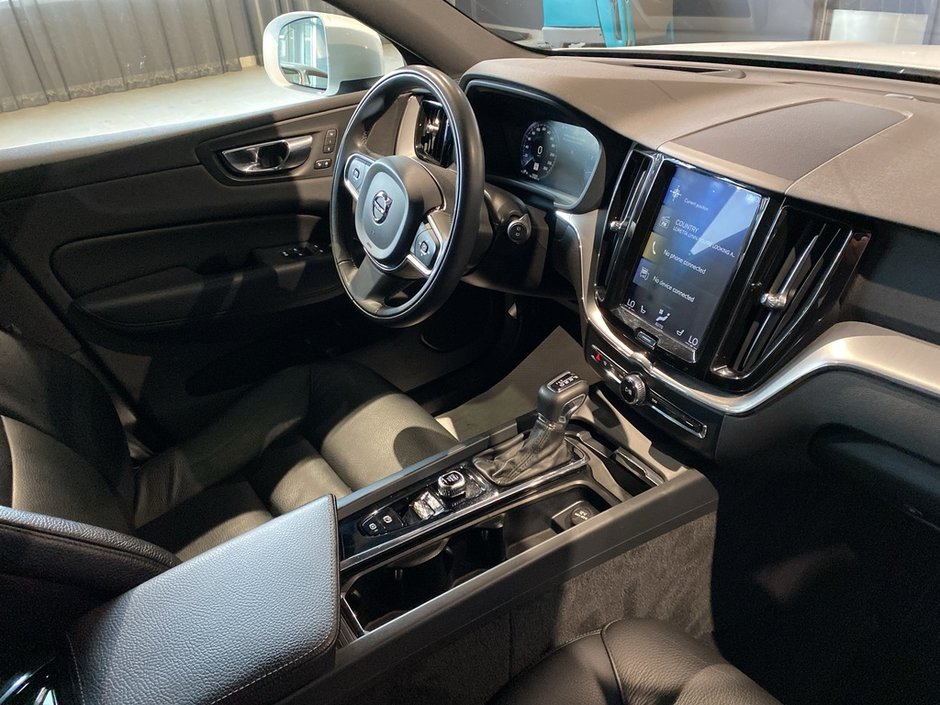 2019 Volvo XC60 T6 AWD Momentum-22