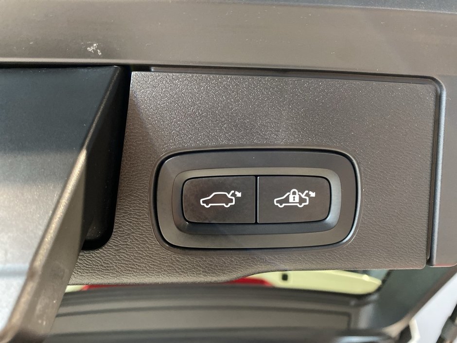 2019 Volvo XC60 T6 AWD Momentum-19