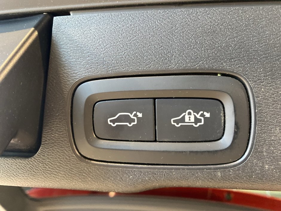 2020 Volvo XC60 T6 AWD R-Design-20