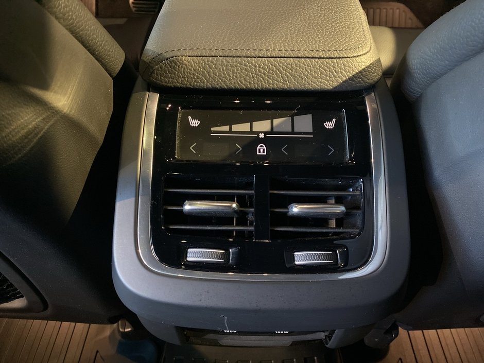 2020 Volvo XC60 T6 AWD R-Design-18