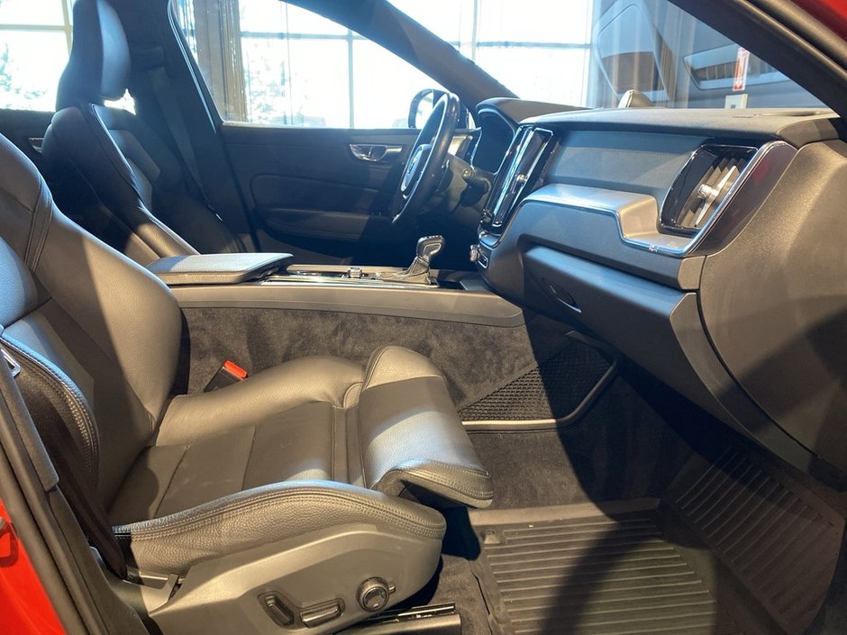 2020 Volvo XC60 T6 AWD R-Design-22