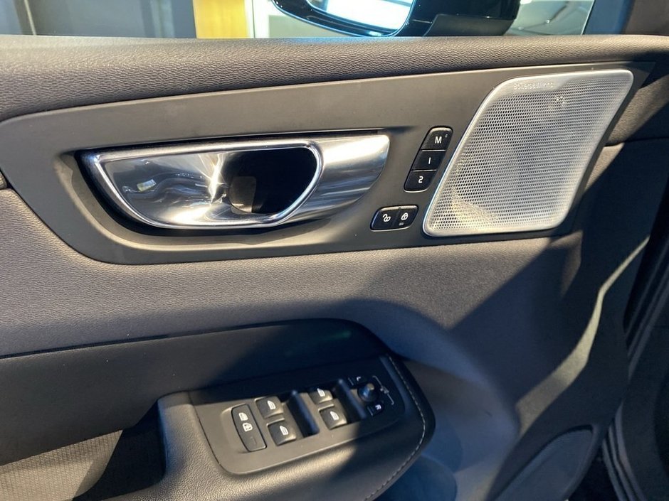 2021 Volvo XC60 T8 eAWD Inscription-11