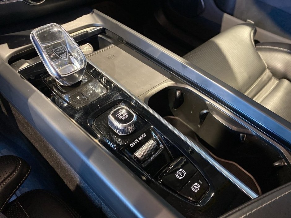 2021 Volvo XC60 T8 eAWD Inscription-12