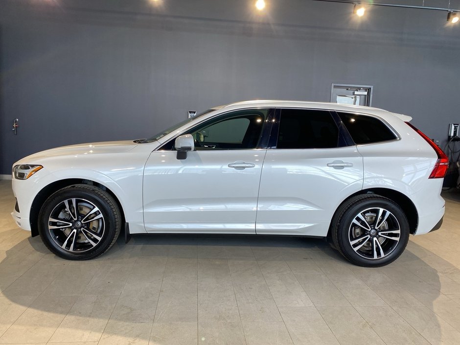 2021 Volvo XC60 T6 AWD Momentum-1