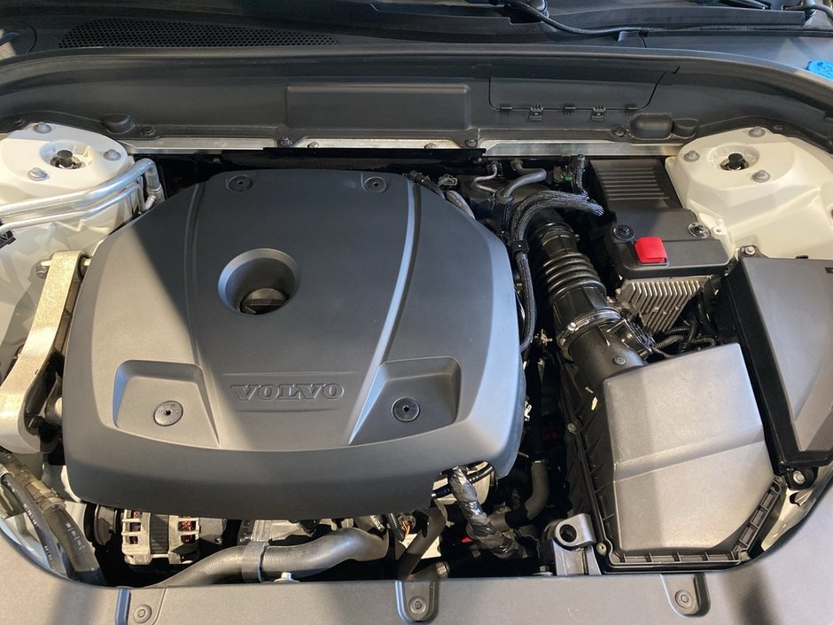 2021 Volvo XC60 T6 AWD Momentum-25