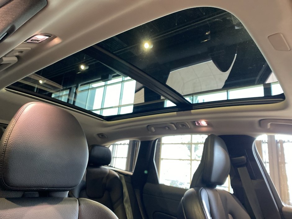 2021 Volvo XC60 T6 AWD Momentum-24