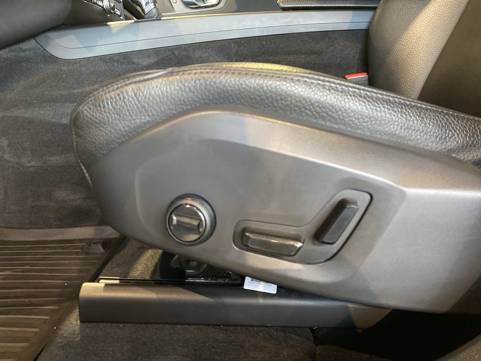 2021 Volvo XC60 T6 AWD Momentum-13