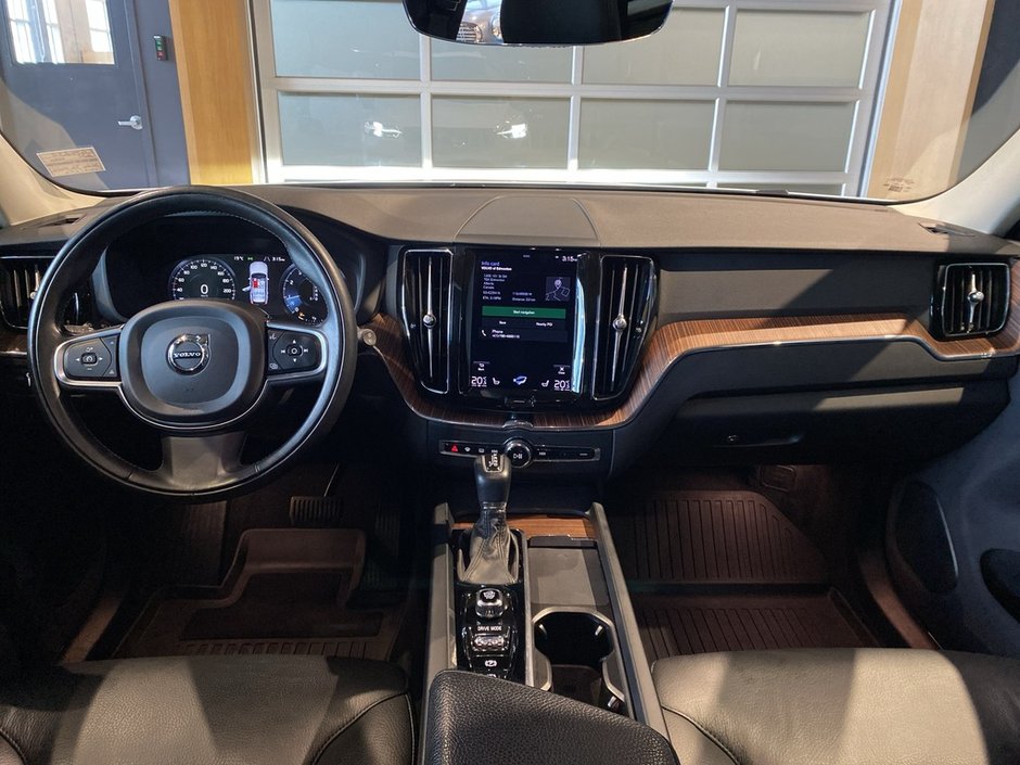 2021 Volvo XC60 T6 AWD Momentum-10