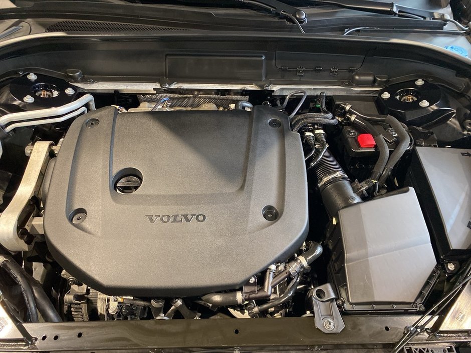 2022 Volvo XC60 B6 AWD Inscription-25