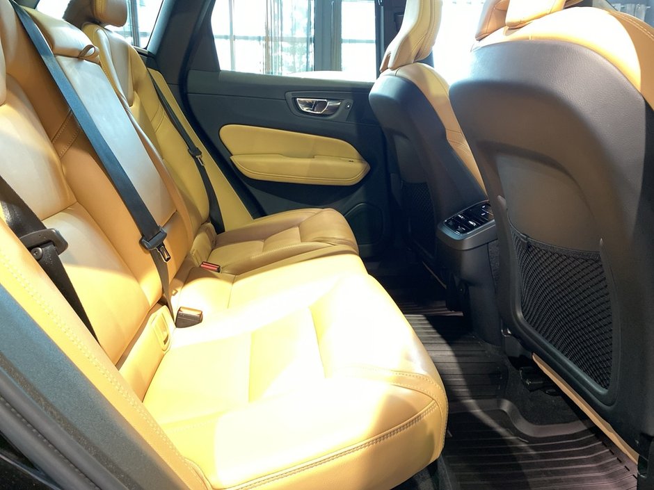 2022 Volvo XC60 B6 AWD Inscription-21