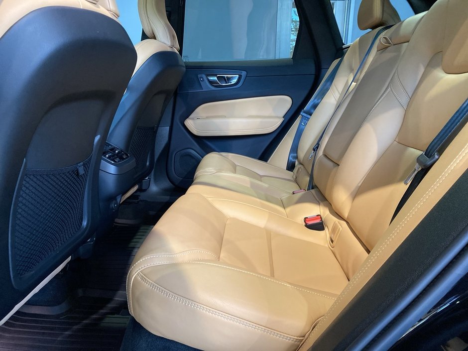 2022 Volvo XC60 B6 AWD Inscription-17