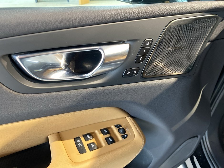 2022 Volvo XC60 B6 AWD Inscription-11