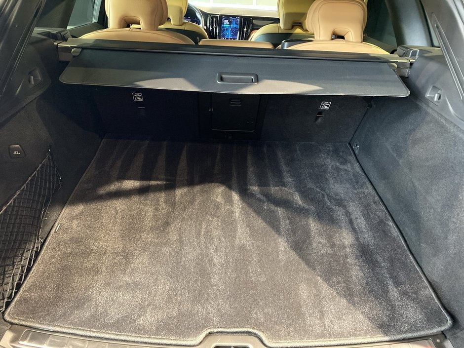 2022 Volvo XC60 B6 AWD Inscription-19