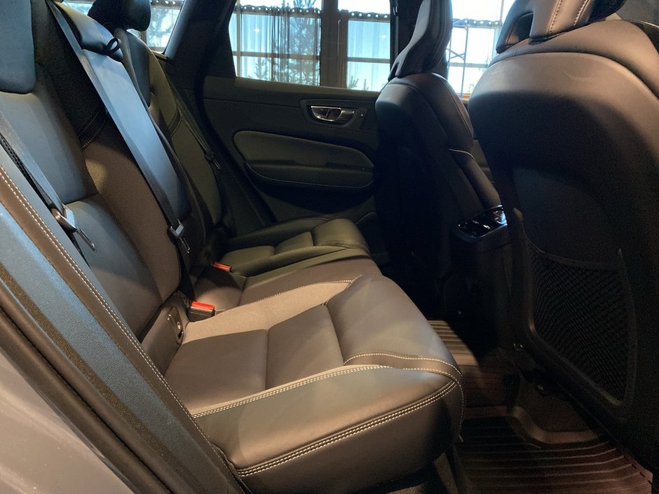 2022 Volvo XC60 B6 AWD R-Design-21