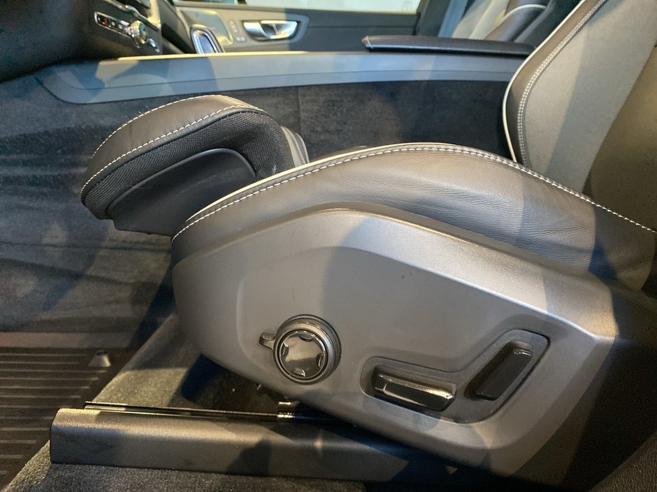 2022 Volvo XC60 B6 AWD R-Design-13