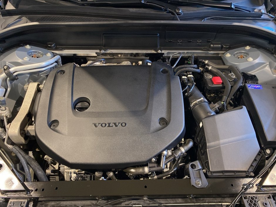 2022 Volvo XC60 B6 AWD R-Design-25