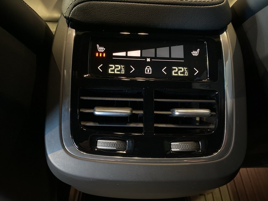 2022 Volvo XC60 B6 AWD R-Design-18