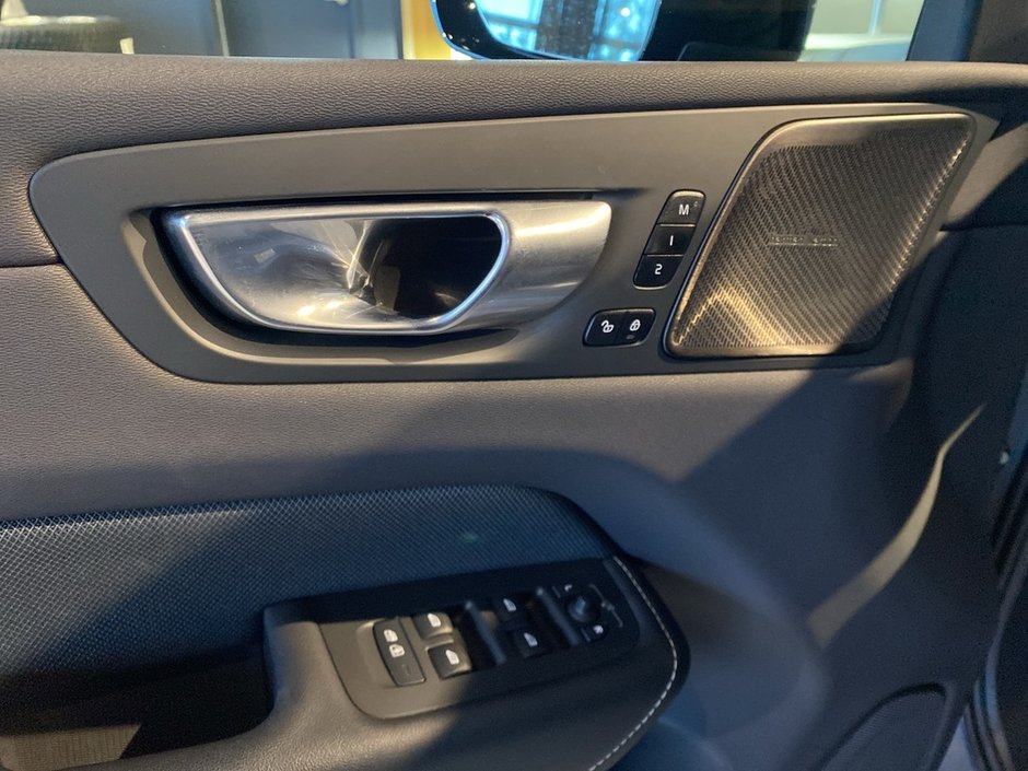 2022 Volvo XC60 B6 AWD R-Design-11