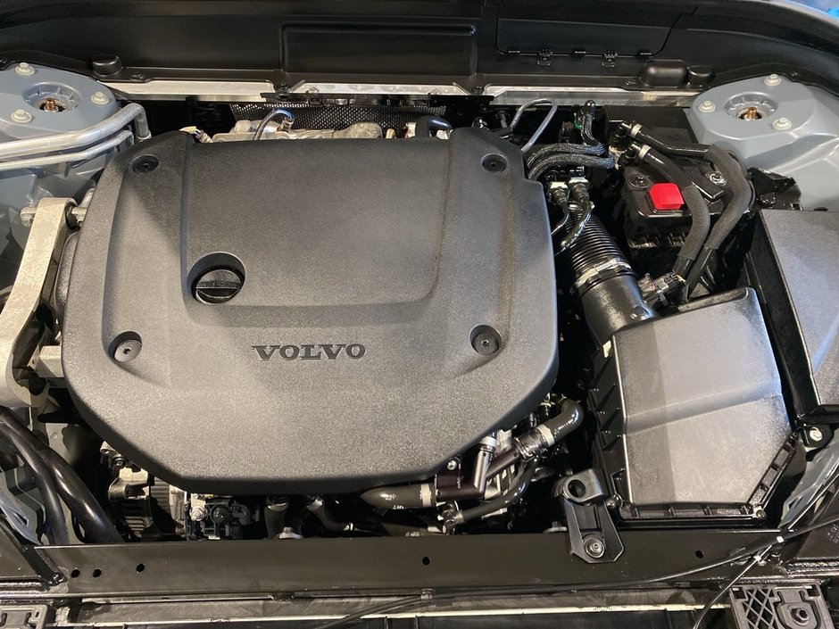 2022 Volvo XC60 B6 AWD Inscription-25