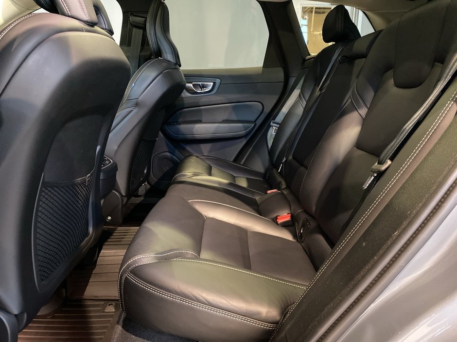 2022 Volvo XC60 B6 AWD Inscription-17