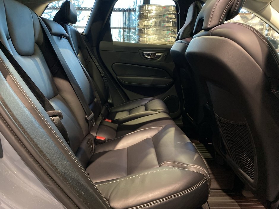 2022 Volvo XC60 B6 AWD Inscription-21