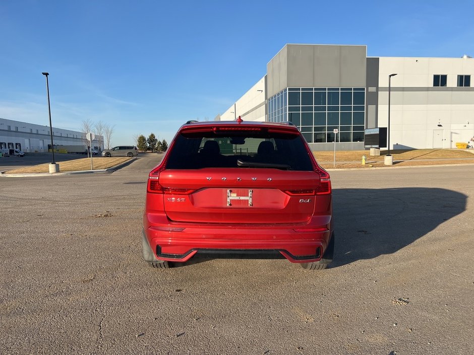 2022 Volvo XC60 B6 AWD R-Design-2