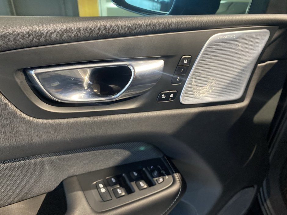 2022 Volvo XC60 T8 eAWD Polestar Engineered Extended Range-11