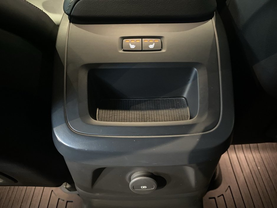 2022 Volvo XC60 T8 eAWD Polestar Engineered Extended Range-18