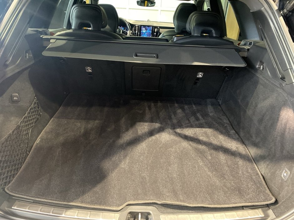 2022 Volvo XC60 T8 eAWD Polestar Engineered Extended Range-19