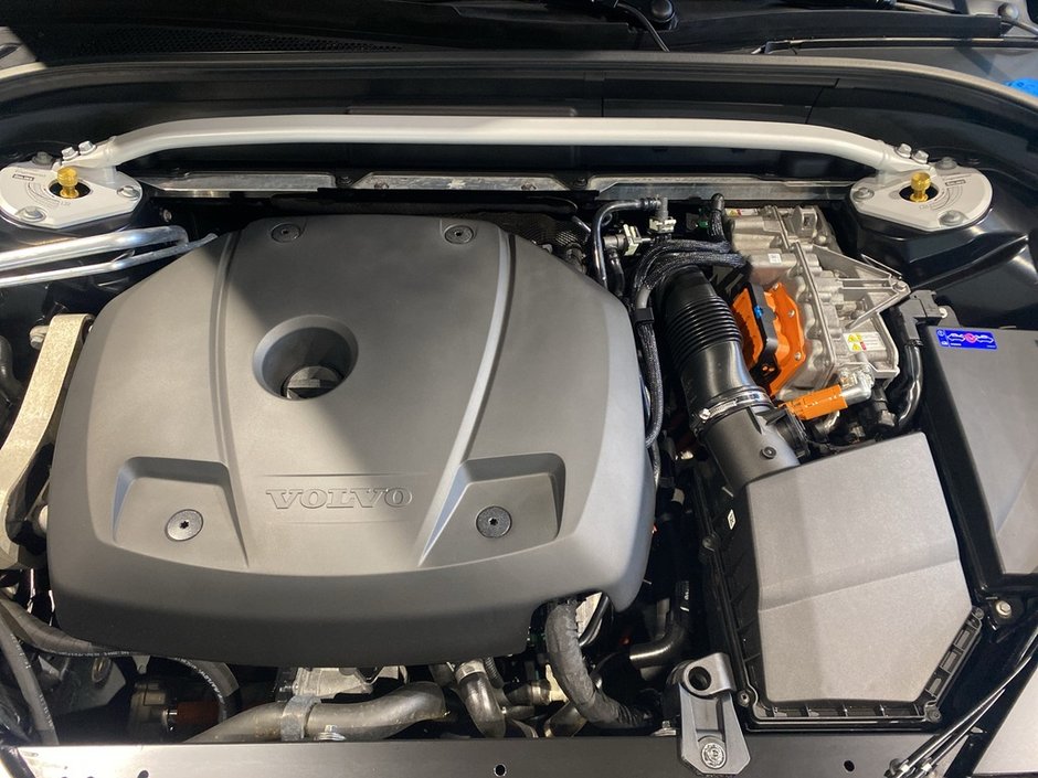 2022 Volvo XC60 T8 eAWD Polestar Engineered Extended Range-25