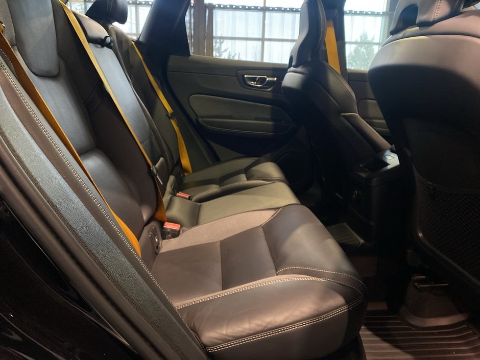 2022 Volvo XC60 T8 eAWD Polestar Engineered Extended Range-21