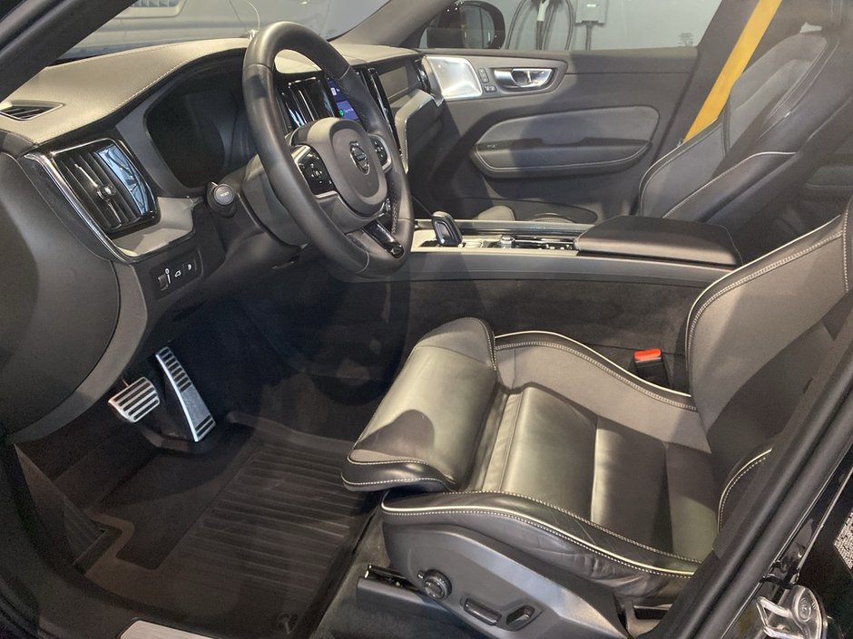 2022 Volvo XC60 T8 eAWD Polestar Engineered Extended Range-9