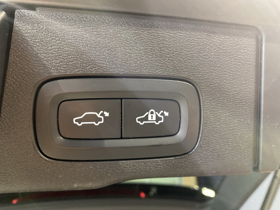 2022 Volvo XC60 T8 eAWD Polestar Engineered Extended Range-20